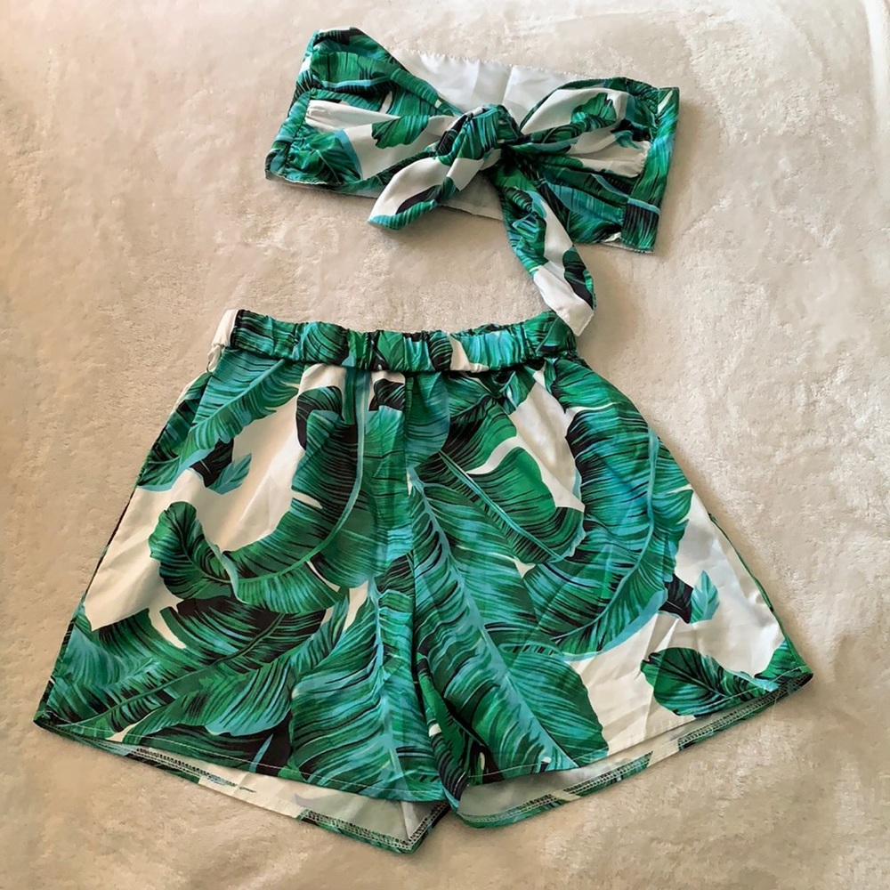 Leaf Print Crop Bandeau Top with Shorts 💚